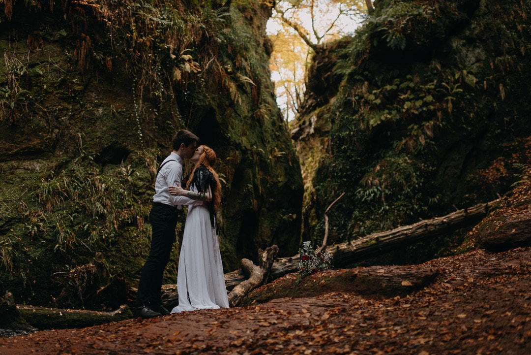 devil's pulpit elopement ceremony - handfasting