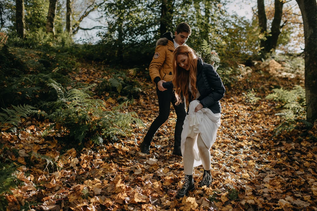 devil's pulpit elopement ceremony - rock climbing down gorge