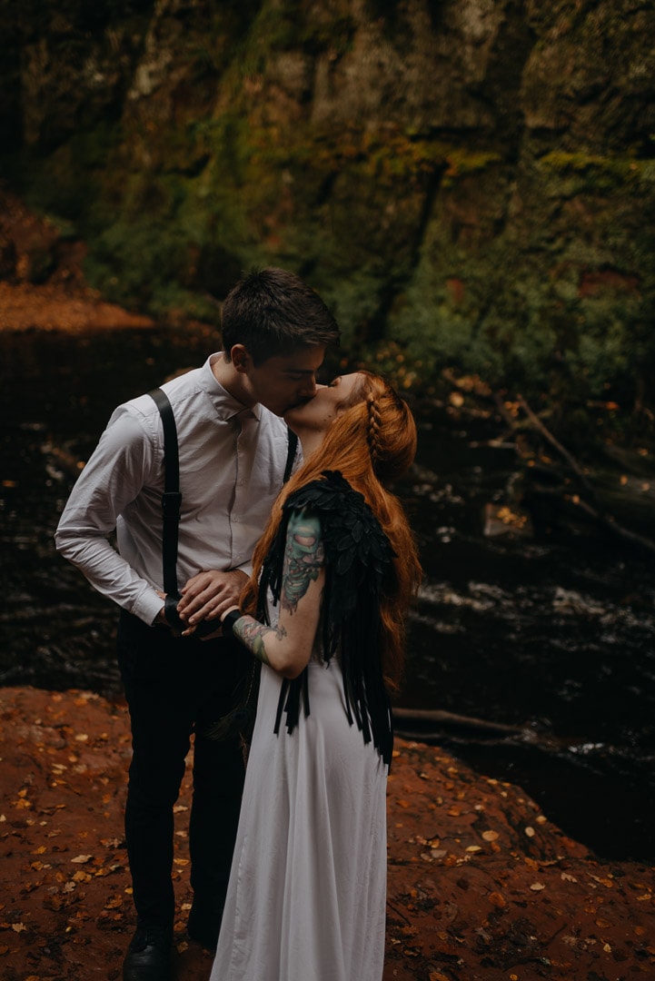 devil's pulpit elopement ceremony - handfasting