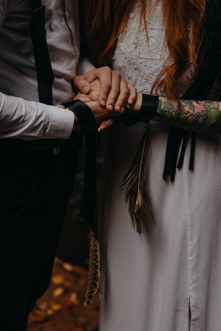 devil's pulpit elopement ceremony - handfasting