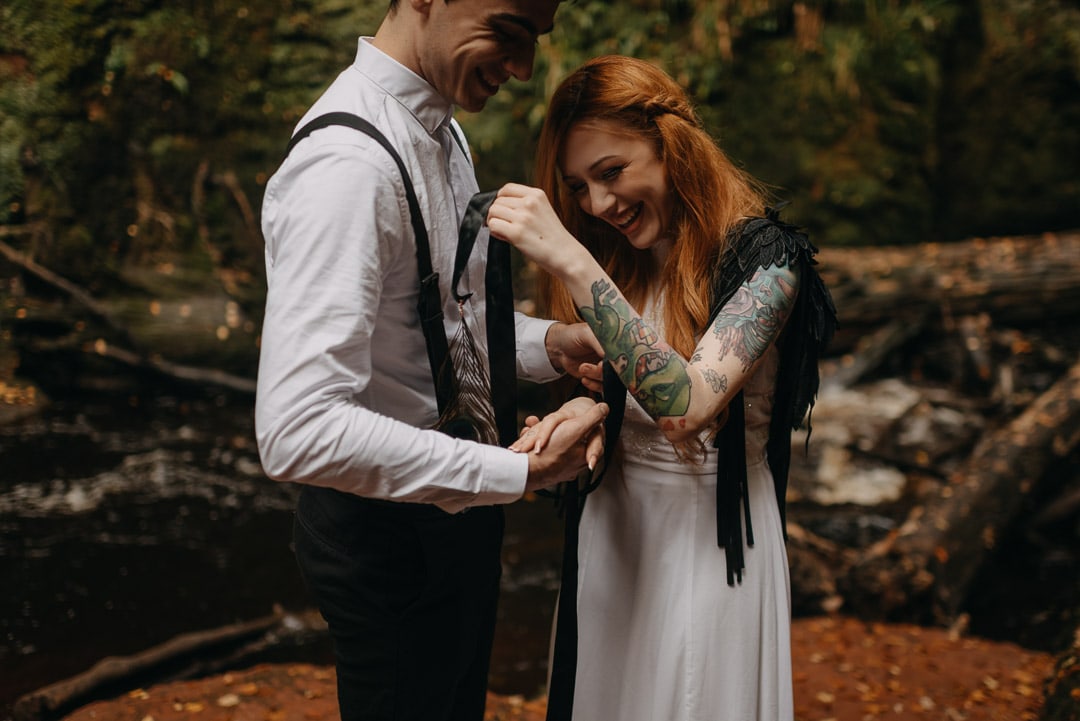 devil's pulpit elopement ceremony - handfasting