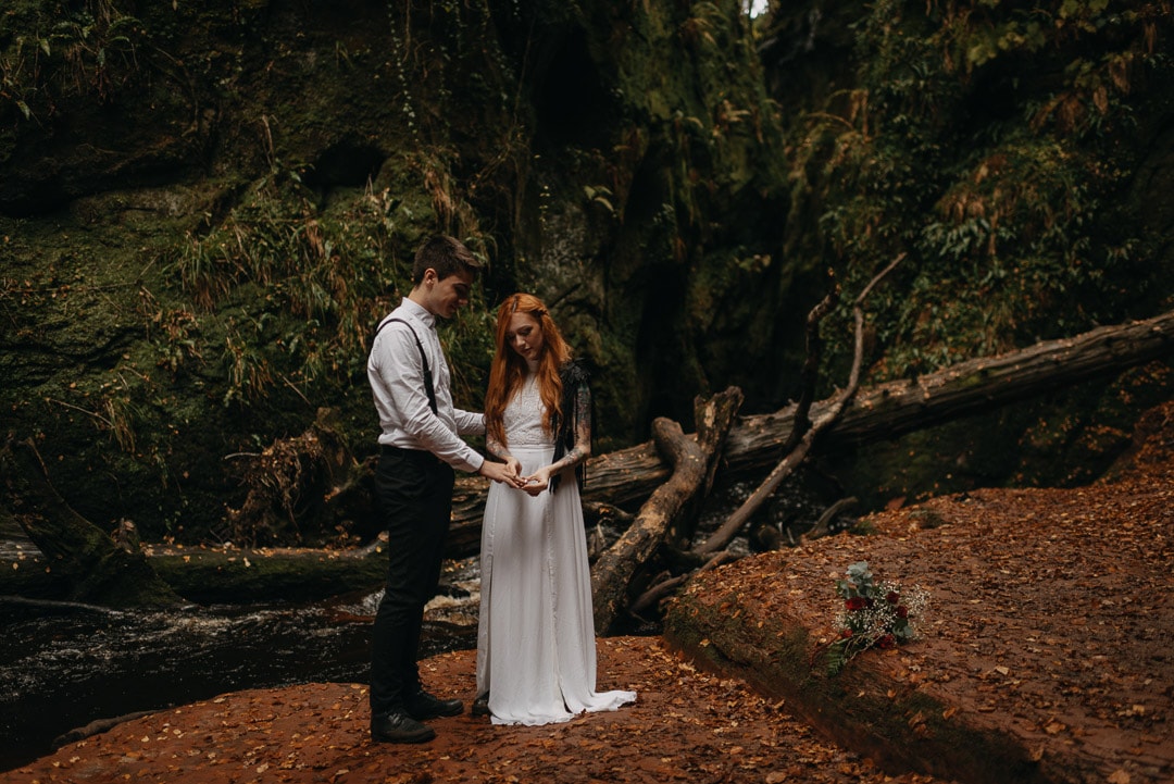 devil's pulpit elopement ceremony