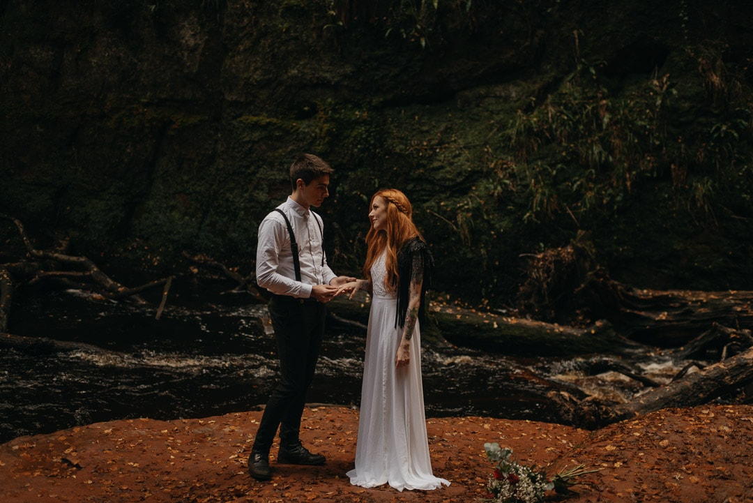 devil's pulpit elopement ceremony