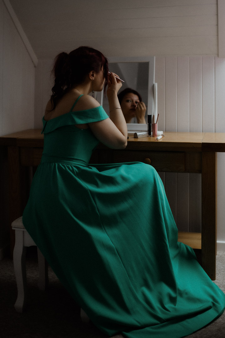 Isle of Mull bride getting ready