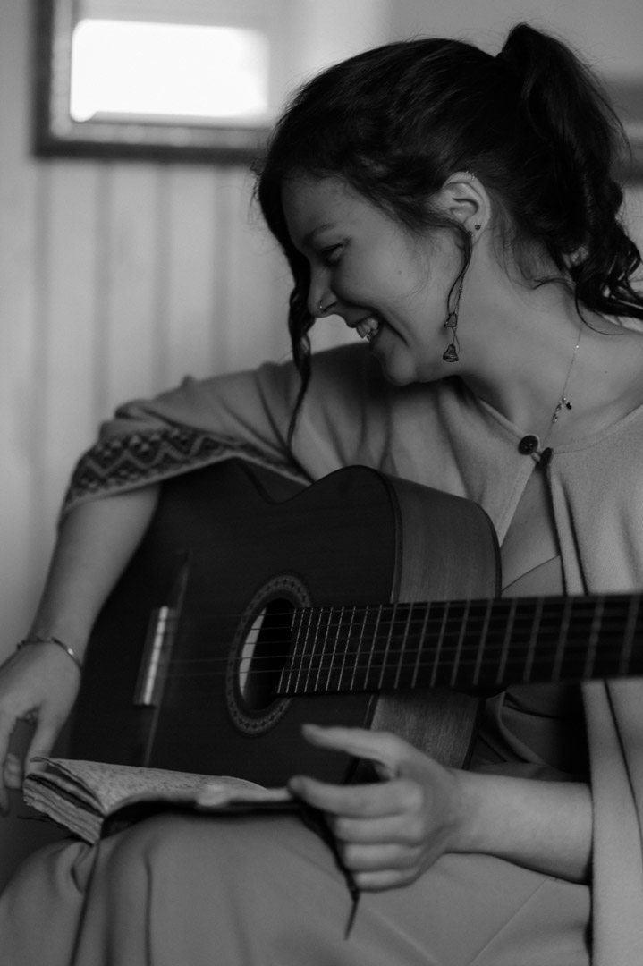 Isle of Mull elopement couple playing guitar together