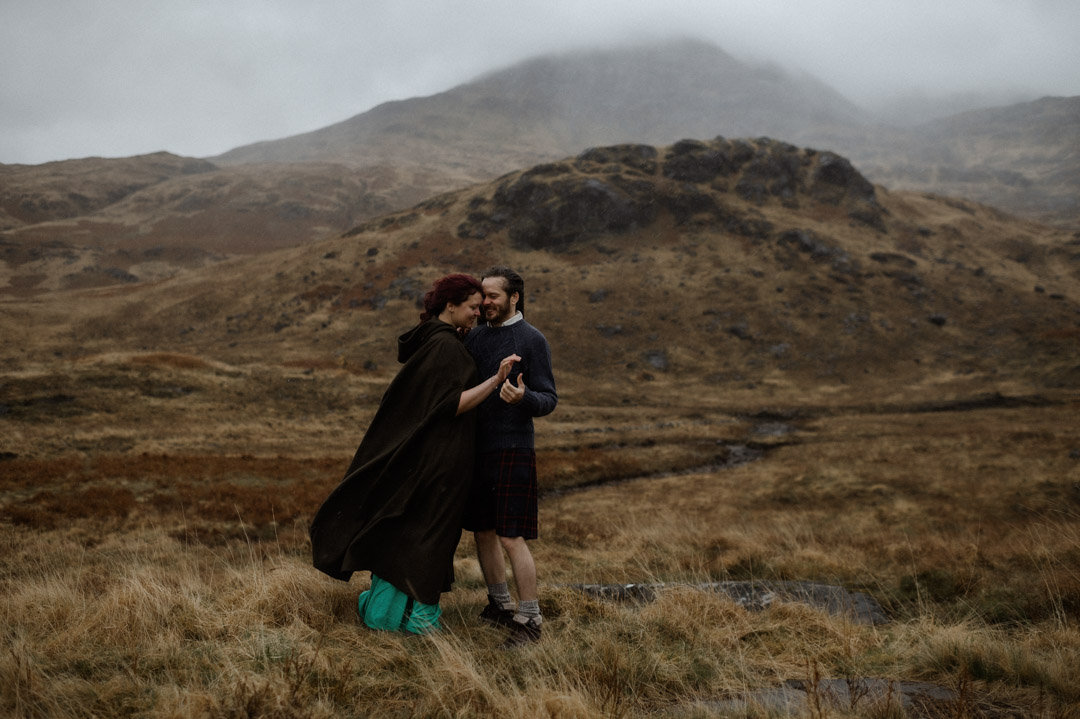 Wet elopement couple on Isle of Mull in the hills