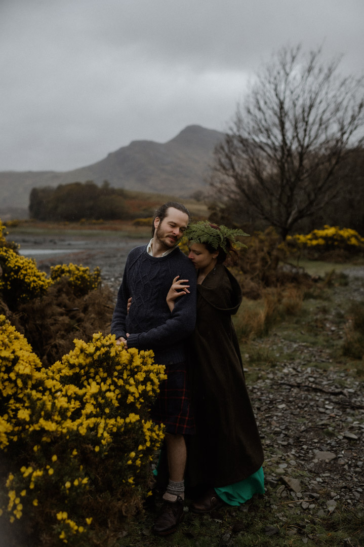 Wet elopement couple on Isle of Mull at the bay