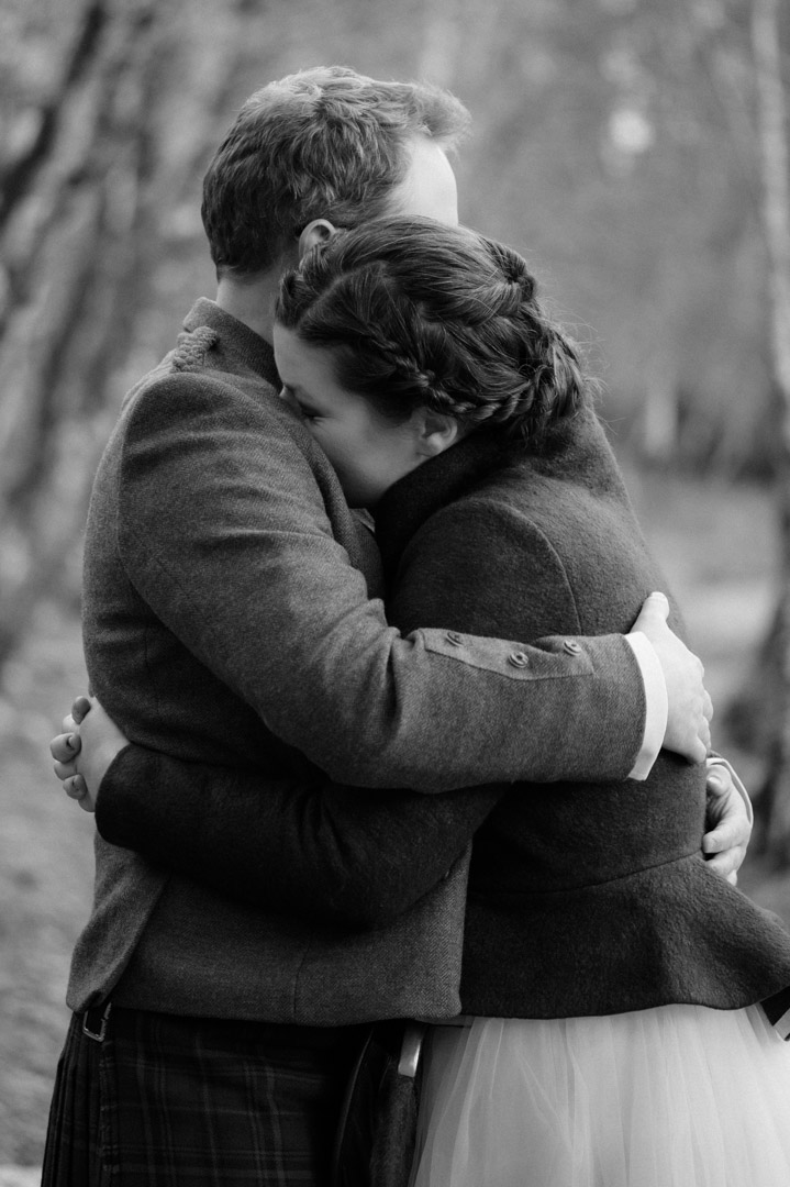 Outlander elopement couple coupling inside the trees