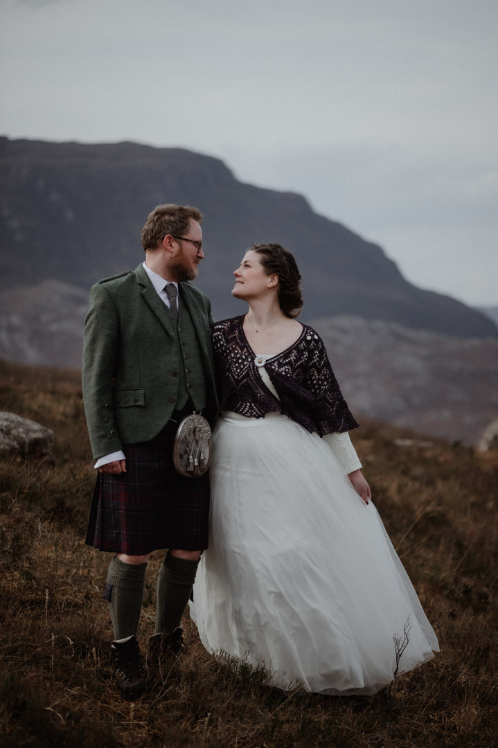 Winter elopement in Scottish hills wearing Outlander outfits and kilt