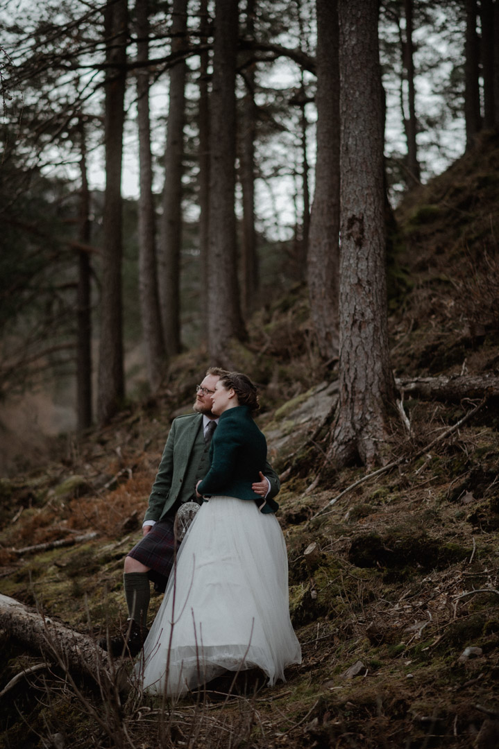 Winter elopement in Scottish forest wearing Outlander outfits and kilt