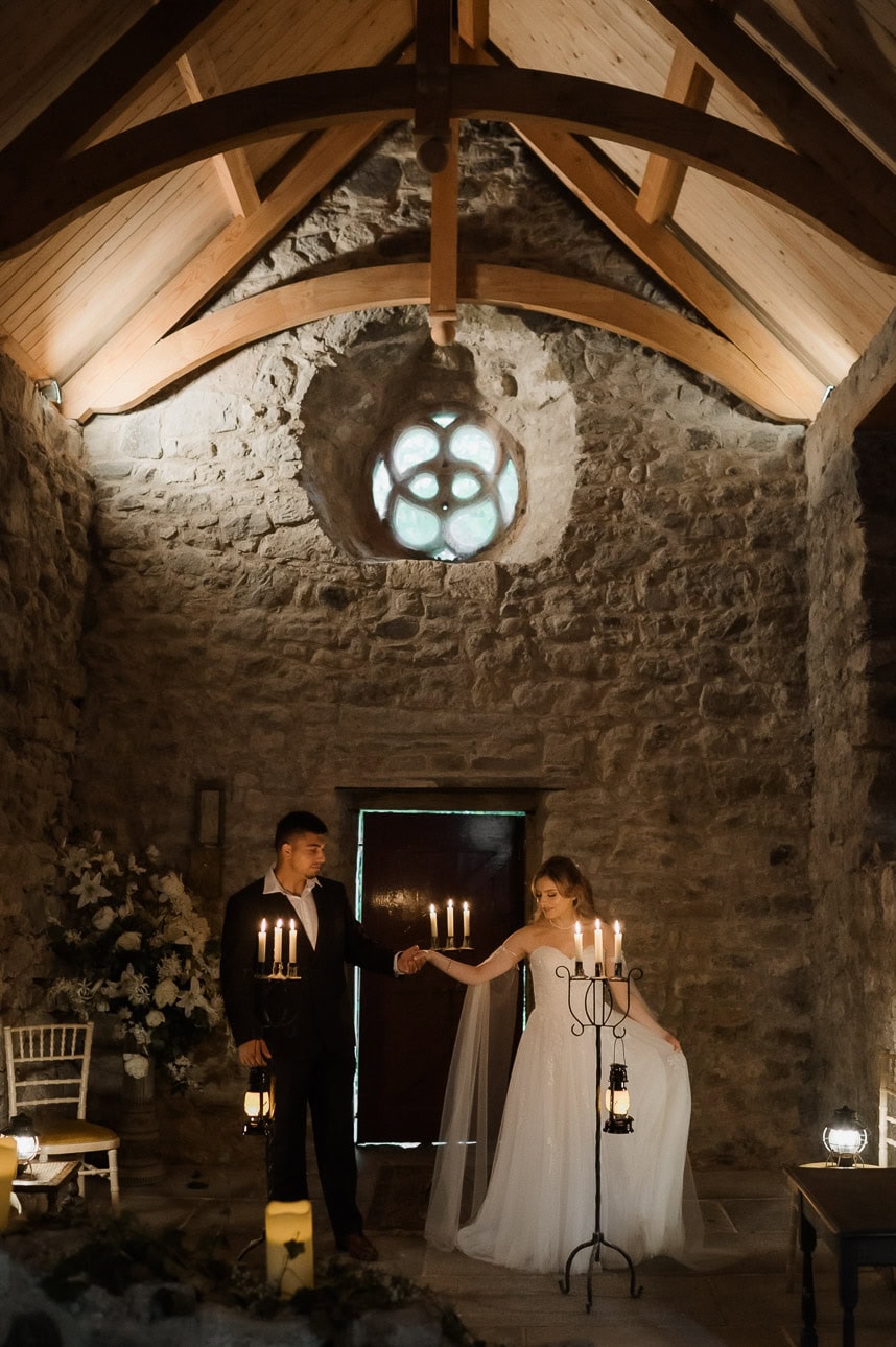 Outlander elopement in Glencorse Kirk near Edinburgh
