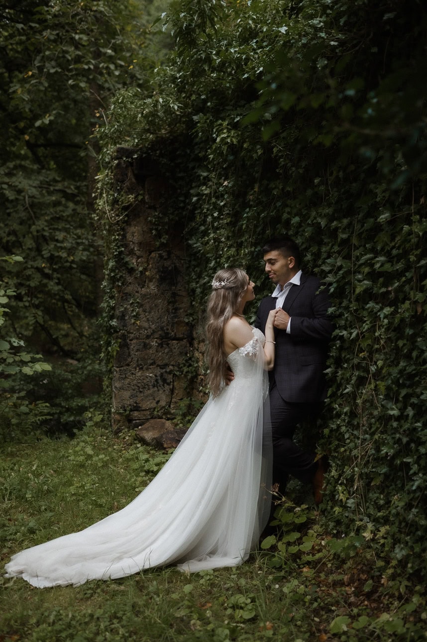 Outlander elopement in filming location near Edinburgh